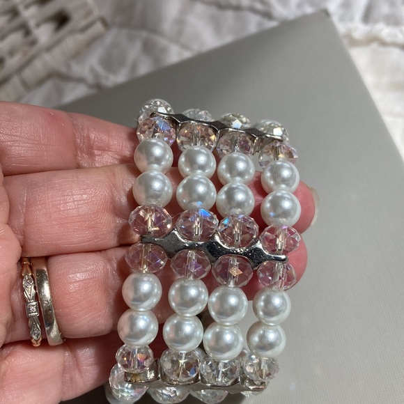 Kissaka gorgeous Pearl and crystal stretch cuff bracelet   Perfect - Picture 2 of 8